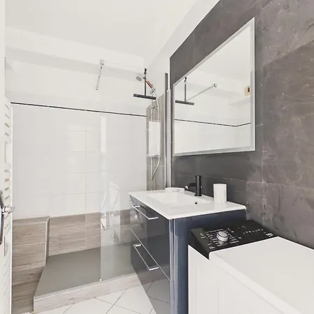 Pour 3, 100m De La Apartmán